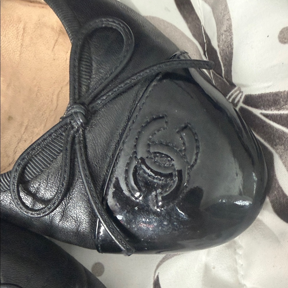 CHANEL Black Leather Cap-Toe Bow Ballet Flats - Picture 4 of 13